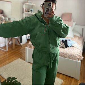 ARITZIA TNA BOYFRIEND SWEATSUIT